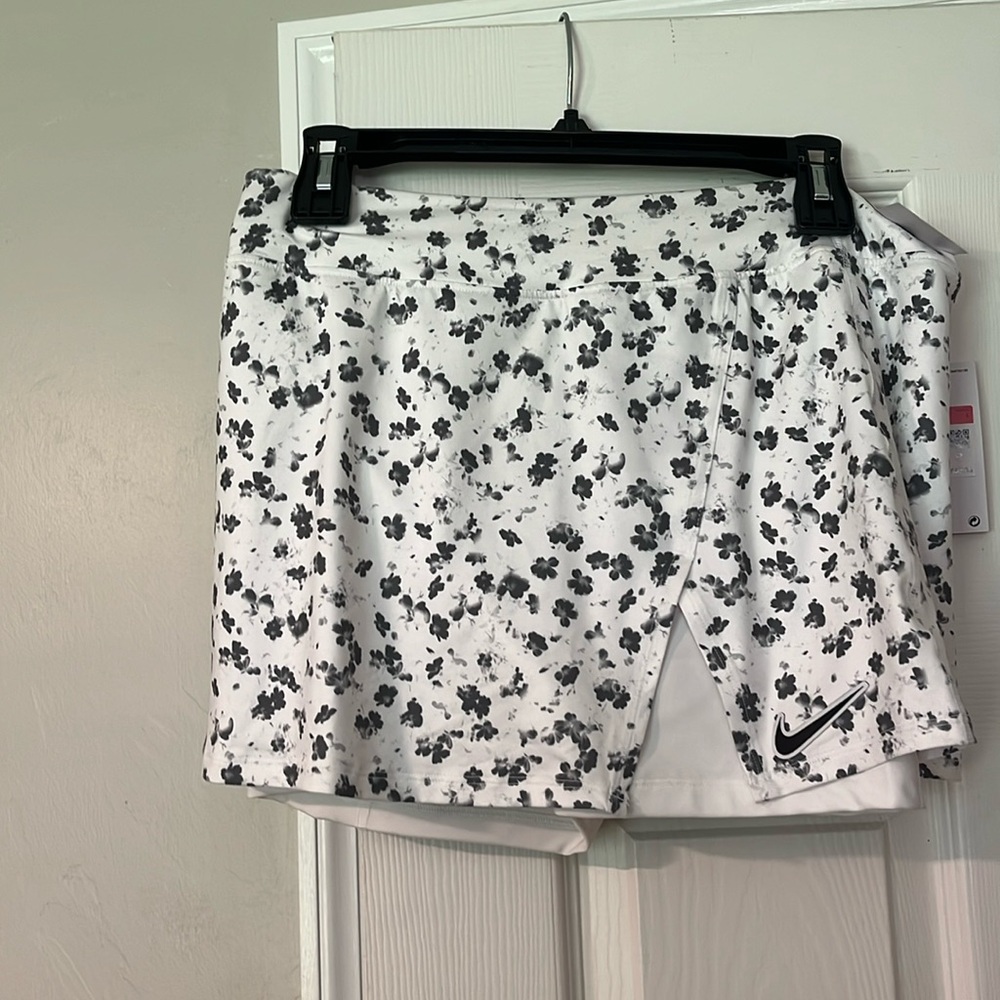 NIKE - Brand new w tags slim fit tennis skirt Nike